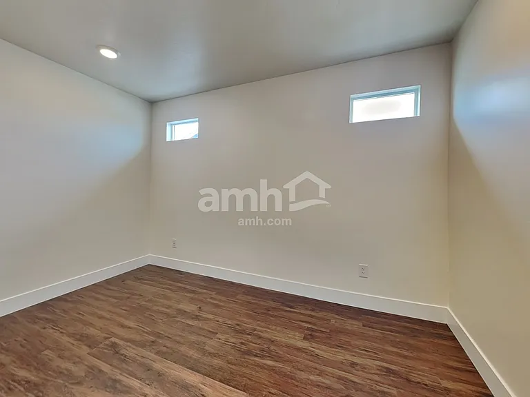 1067 Jillian Ave — Photo 9