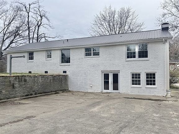 3rd image of 121 Roberta Dr