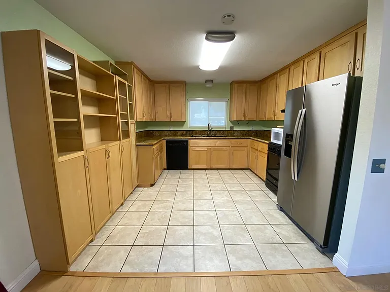1475 Tarbox St — Photo 8