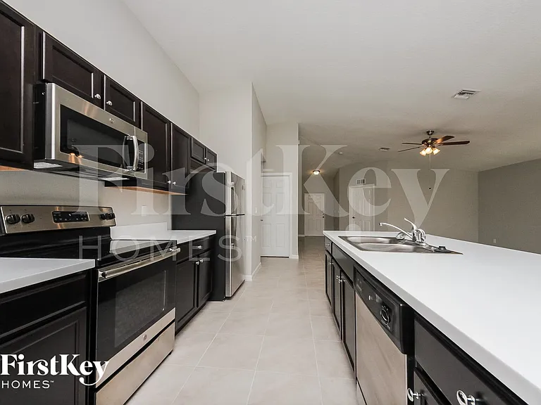 1490 Paramount Ave SE — Photo 6