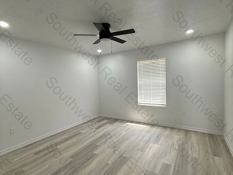 305 Starlite Dr — Photo 4