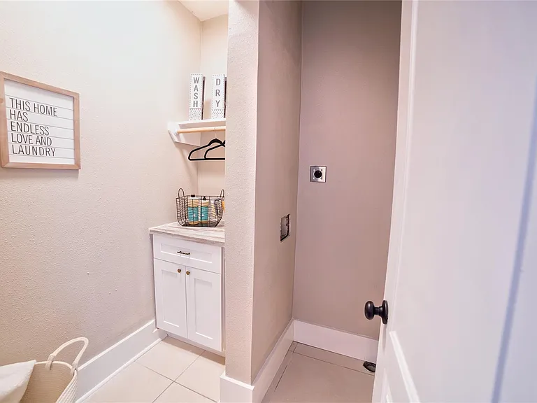 420 N Live Oak St — Photo 16