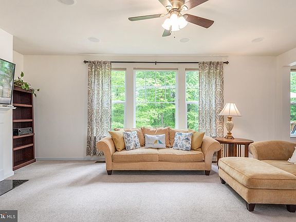 4th image of 1006 Julias Pl