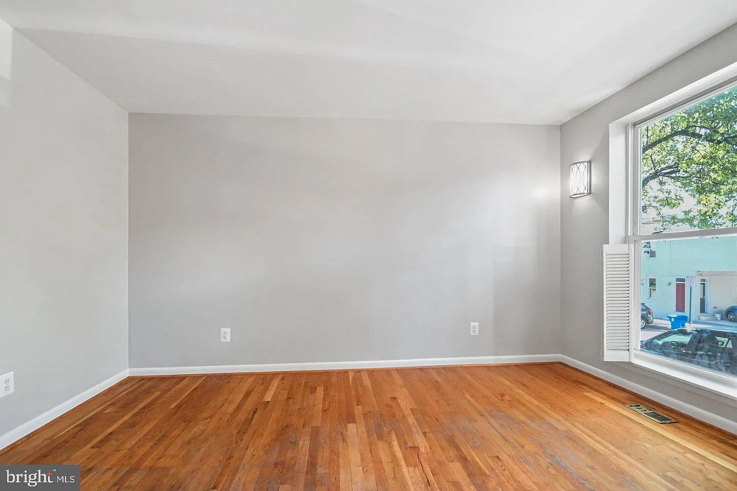 3 bed, 3.0 bath, 2040 sqft, $2,600 — Photo 4