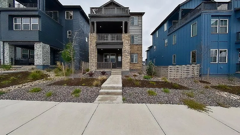 4 bed, 2890 sqft, $3,800 — Photo 2