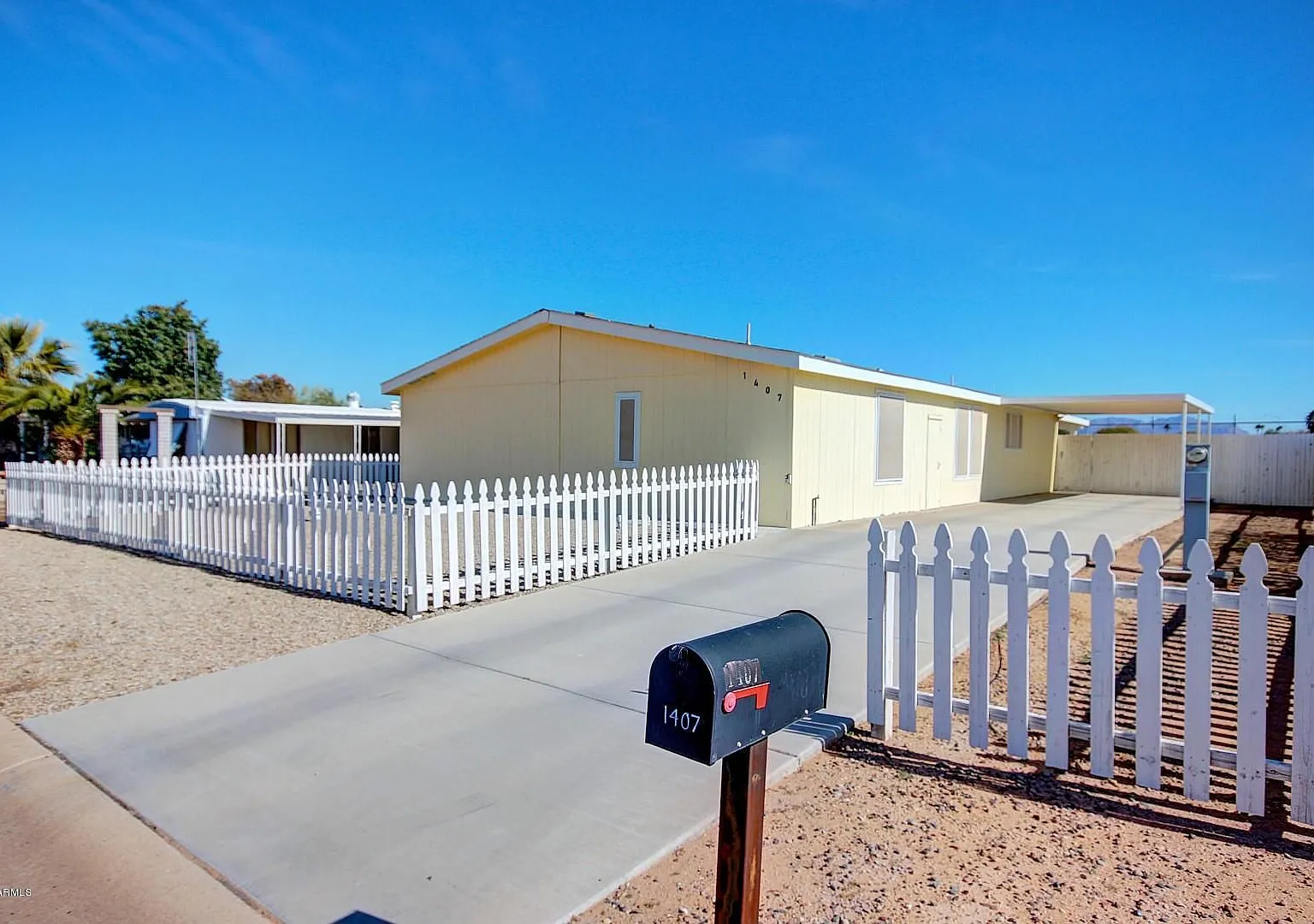 Nice 3 bed 2 bath modular home in East Mesa! — Photo 3