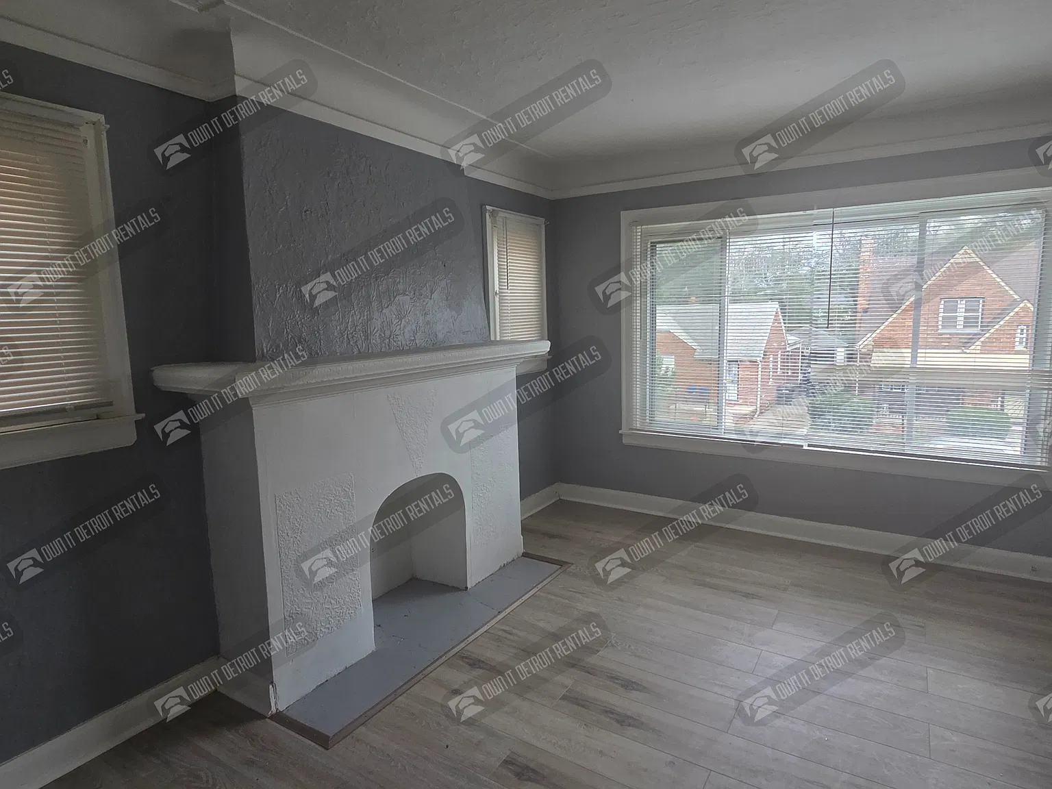 Multi Family 2 Bedroom 1 Bathroom — Photo 2