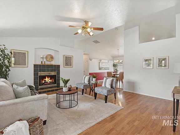 5th image of 414 Meadowbrook Pl