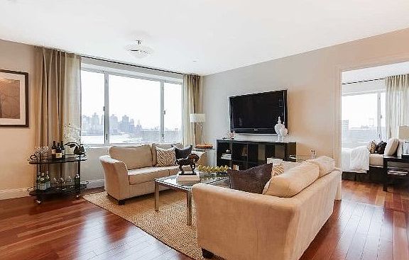 3rd image of 30-85 Vernon Blvd #4M