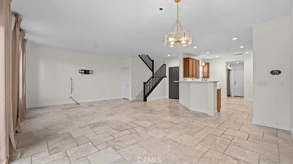 3 bed, 2.5 bath, 1549 sqft, $3,450 — Photo 4