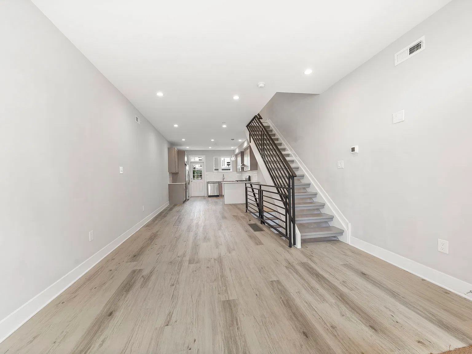 4 bed, 2217 sqft, $2,400 — Photo 1