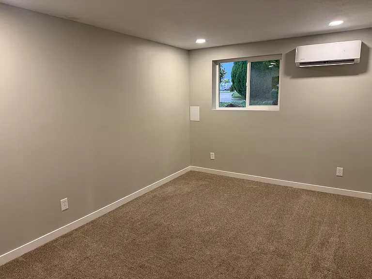 136 S 3000 W — Photo 11