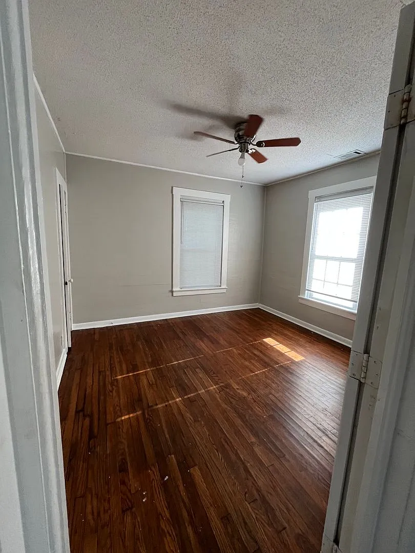 209 N Rogers — Photo 2