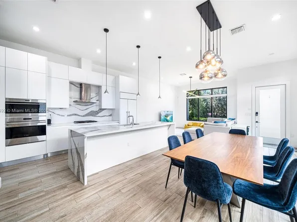 8231 NW 43rd St, Doral, FL 33166