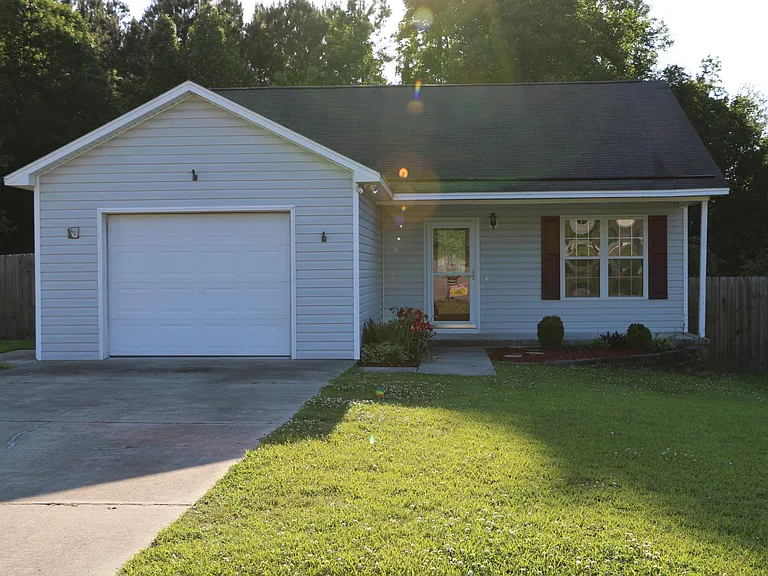 111 Luke Ct — Photo 1