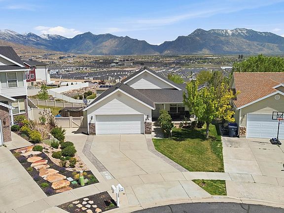 2nd image of 2518 N Apricot Pl