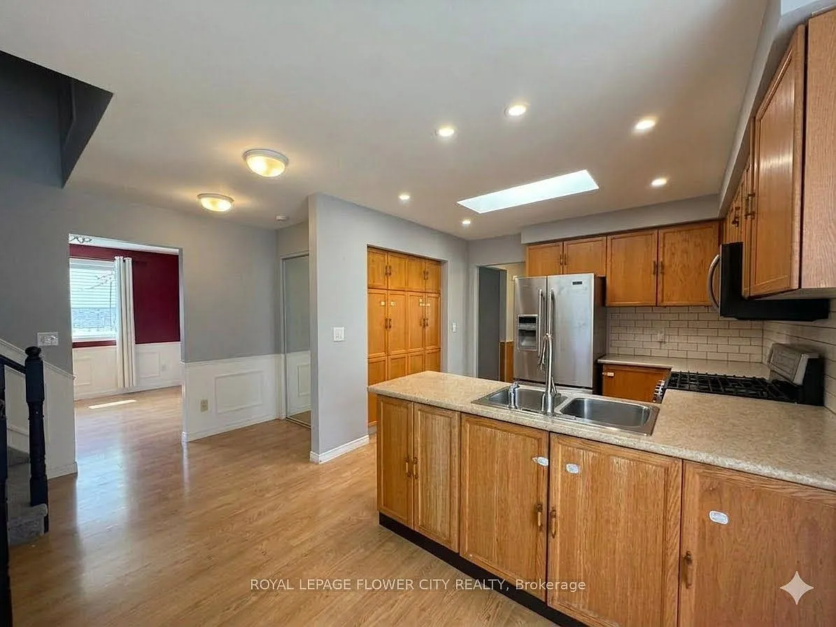 3 bed, $2,950 — Photo 2