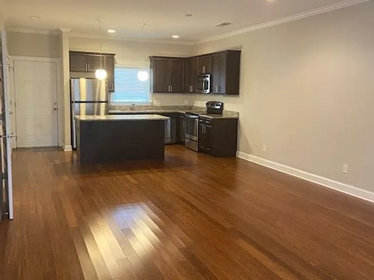 Modern Comfort in the Historic District New 3BR Townhouse with Private Garage Parking — Photo 7