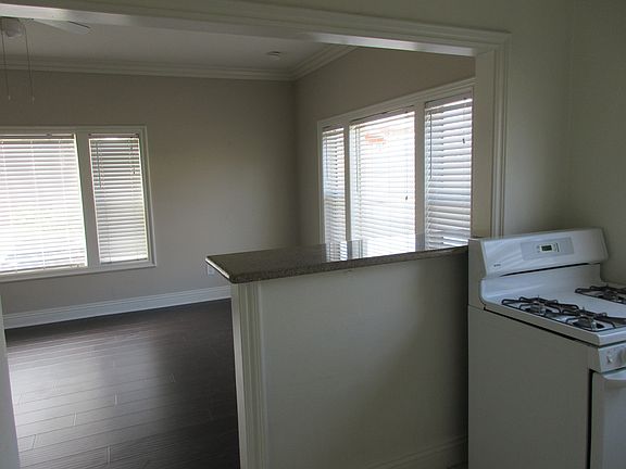 4th image of 102 Orange Ave APT 1
