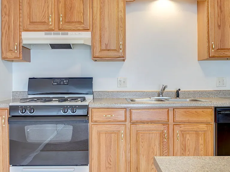 Highland Hills Apartments — Photo 6