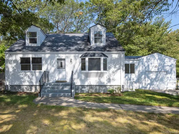 341 Mill Road, Medford, NY 11763