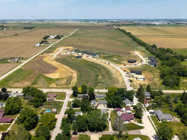 165 Pleasant Hill Dr NW, Swisher, IA 52338