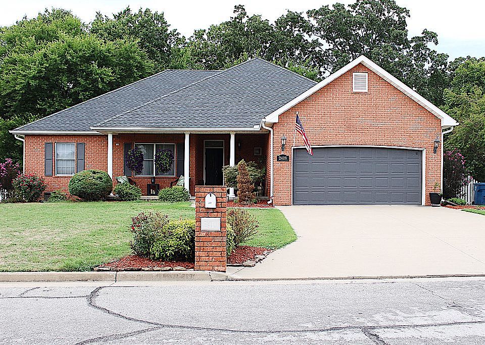 1st image of 2419 Stinnett Dr