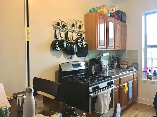 Rented by Premier Metro Realty Corp | media 10