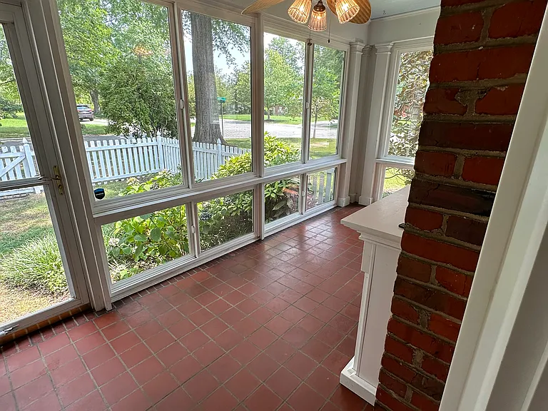 209 Randolph Cir — Photo 23