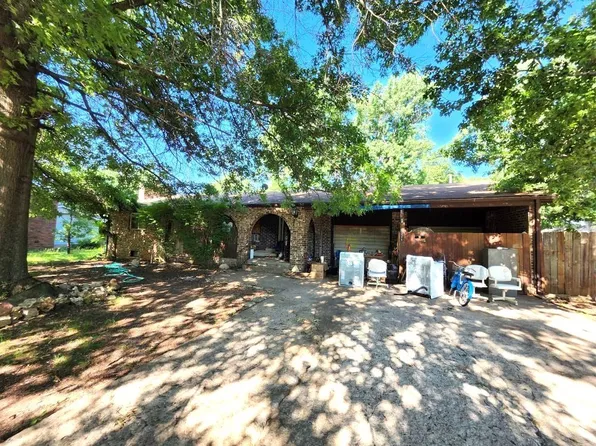 1319 Joyce St, El Dorado, KS 67042