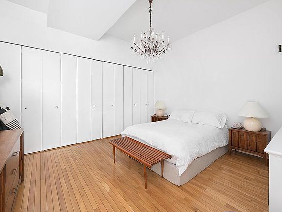 5th image of 252 7th Ave APT 4L