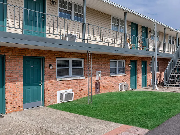 Spring Valley Flats — Photo 13
