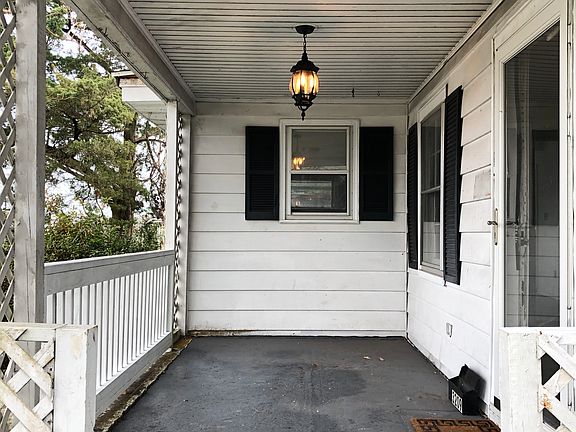 3rd image of 3209 Arendell St