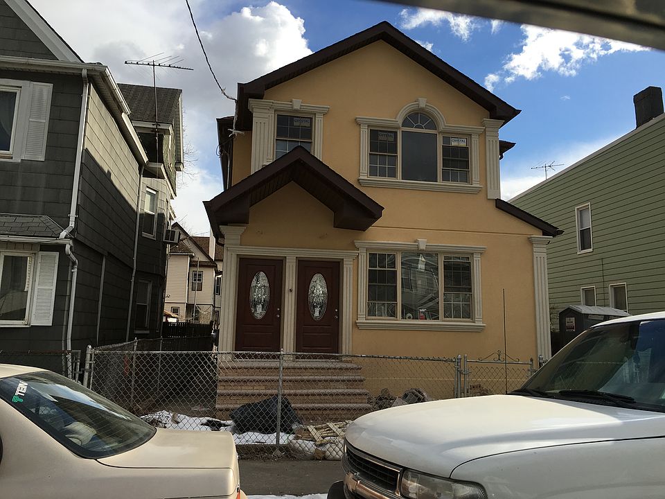 1st image of 10454 89ave