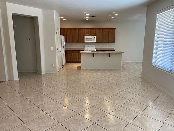 2nd image of 1421 E Bluebird Dr
