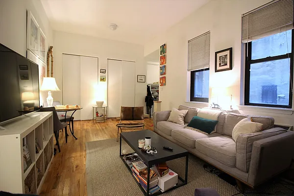 Rented by City Connections Realty | media 9