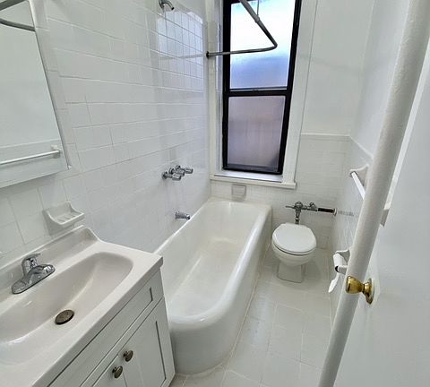4th image of 41-50 56th St #4DD