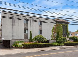 697 Cove Rd APT 2C, Stamford, CT 06902