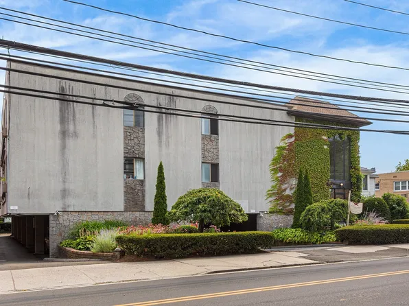 697 Cove Road APT 2C, Stamford, CT 06902