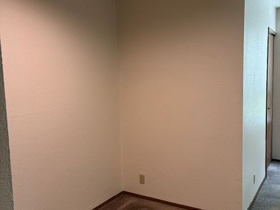 5th image of 4055 9th Ave NE APT 103