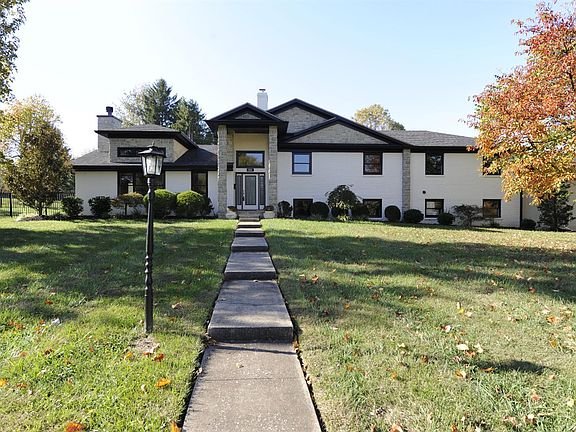 2nd image of 800 Brookhill Dr