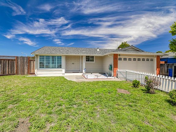 2nd image of 32501 Shiela Way
