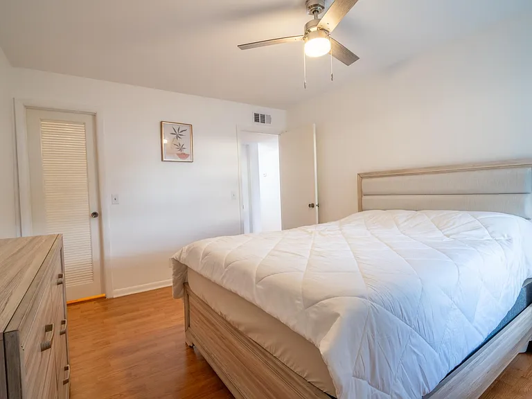 313 Burgundy Ave #G — Photo 15