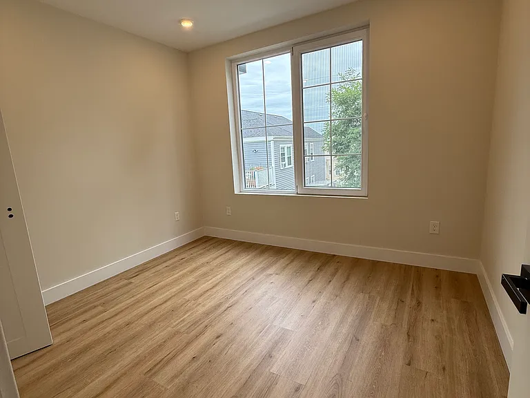 476 Warren St #203 — Photo 7