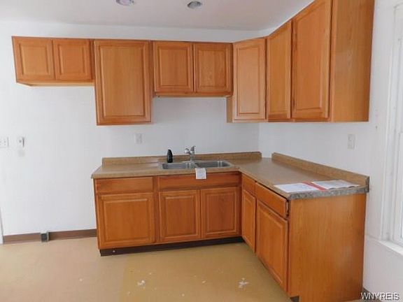 3rd image of 2665 Niagara Ave