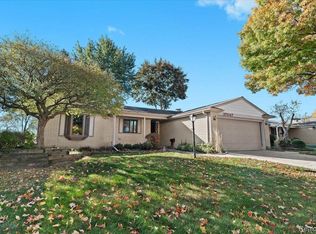 37047 Bristol St, Livonia, MI 48154