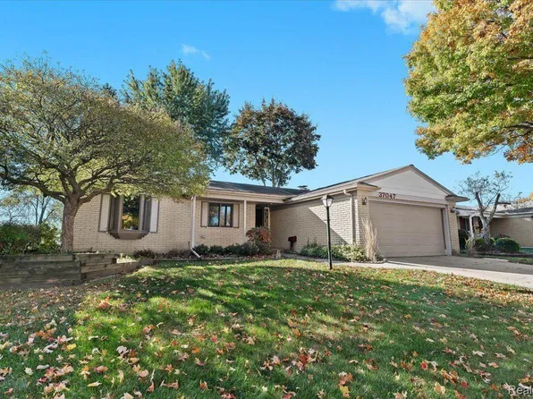 37047 Bristol St, Livonia, MI 48154