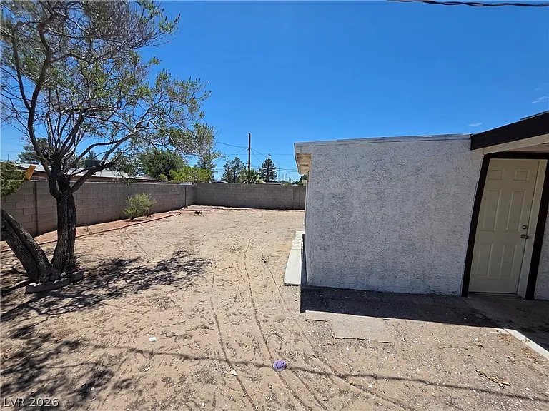 910 Magnolia Ave — Photo 7