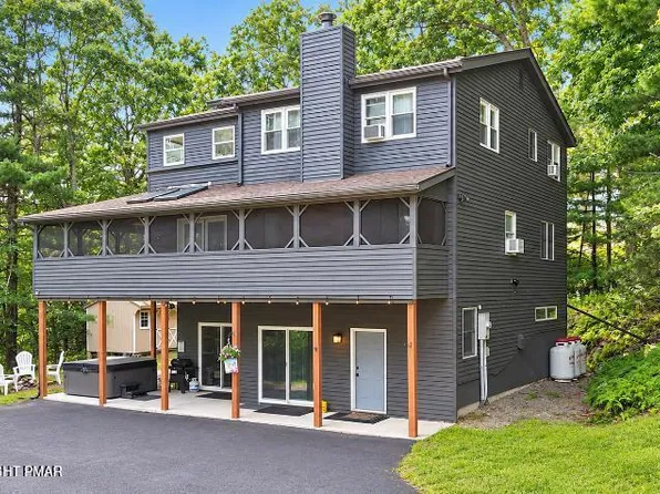 205 Lake Dr, Swiftwater, PA 18370