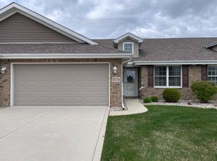 10736 Scarlett Oak Dr, Saint John, IN 46373